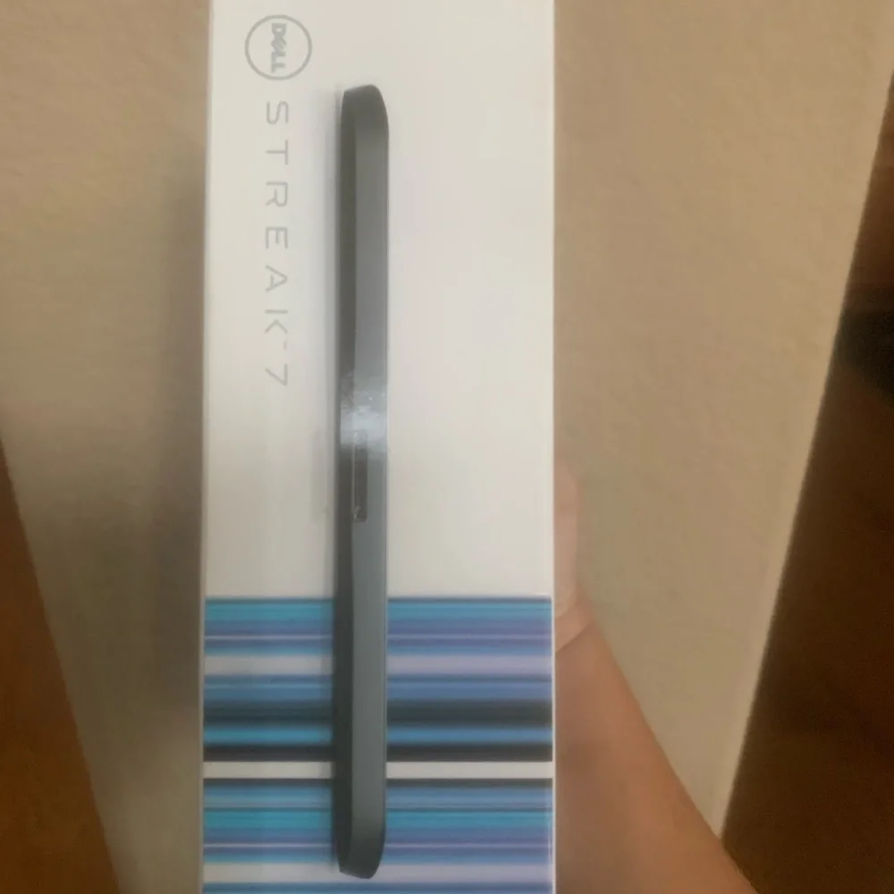 Dell Streak 7 tablet PC 16 GB Average Battery Life 24 hrs 2.08 pounds W/Box